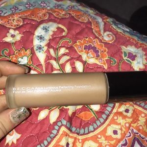 BECCA Aqua Luminous Perfecting Foundation